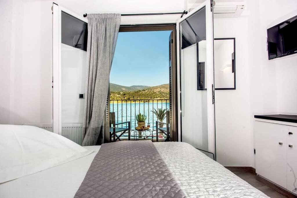 A & B Minimal Suite With Sea View In Argostoli Εξωτερικό φωτογραφία