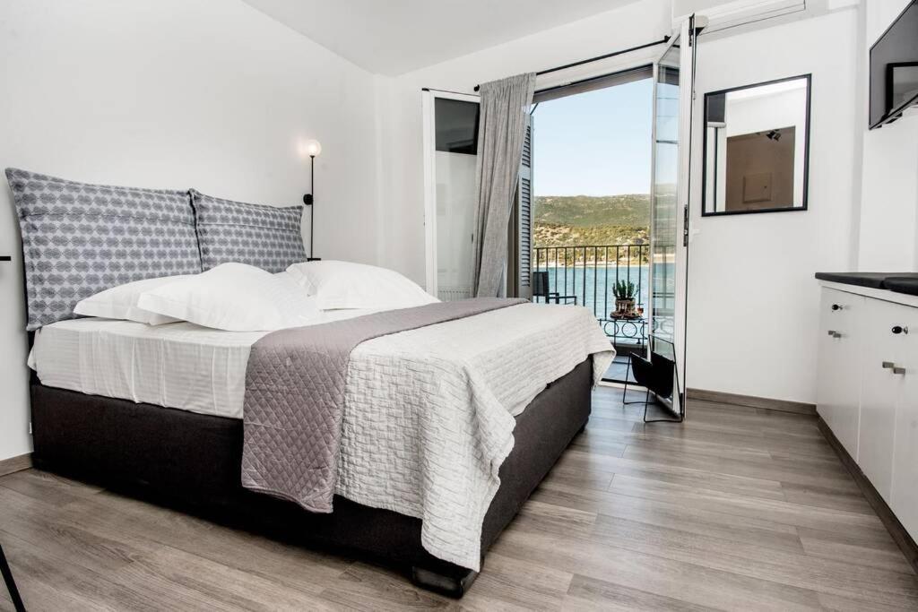 A & B Minimal Suite With Sea View In Argostoli Εξωτερικό φωτογραφία