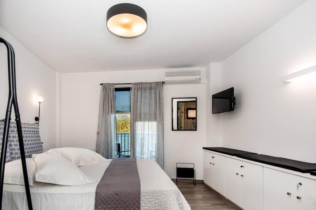 A & B Minimal Suite With Sea View In Argostoli Εξωτερικό φωτογραφία