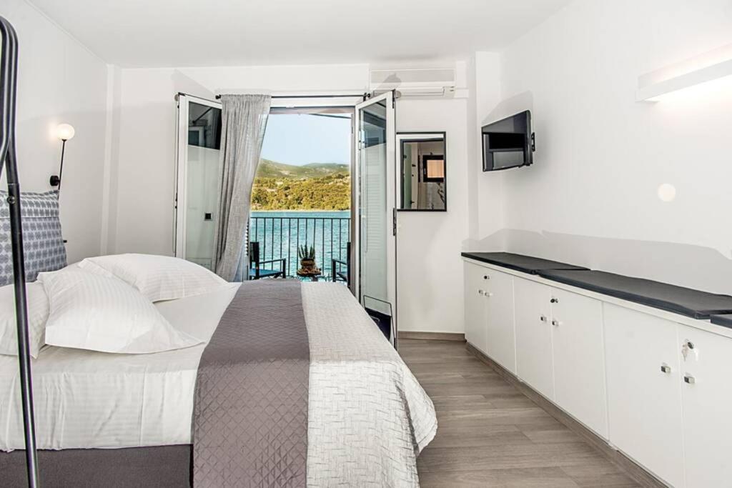 A & B Minimal Suite With Sea View In Argostoli Εξωτερικό φωτογραφία