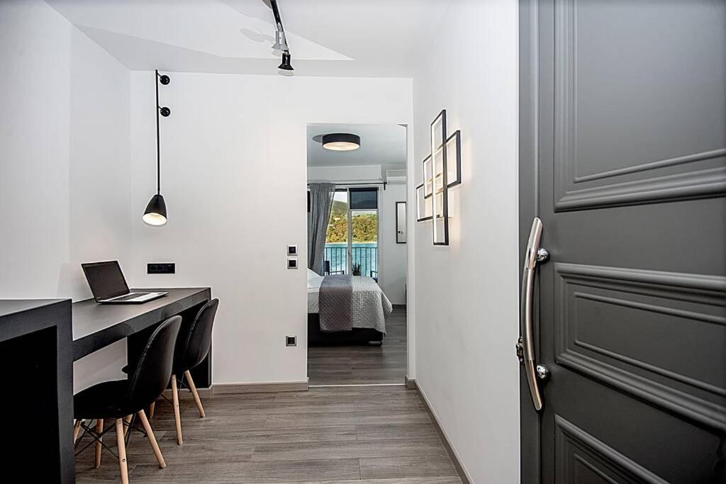 A & B Minimal Suite With Sea View In Argostoli Εξωτερικό φωτογραφία